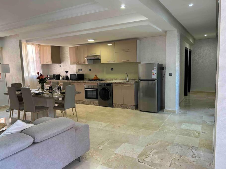 Appartement Haut Standing 3 Chambres Avec Terasse Quartier Gueliz Hivernage A Marrakech I19 マラケシュ エクステリア 写真