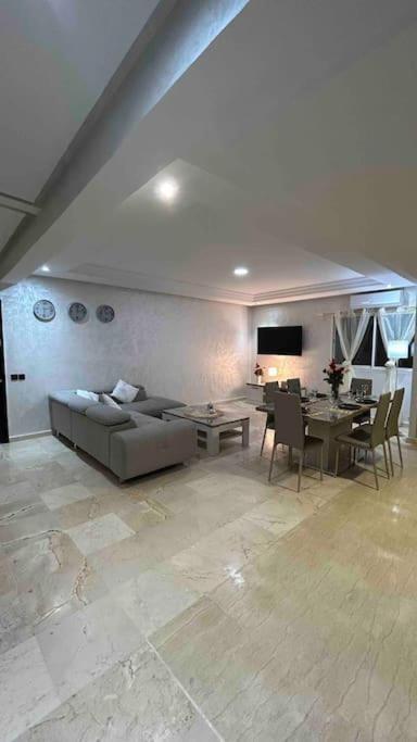 Appartement Haut Standing 3 Chambres Avec Terasse Quartier Gueliz Hivernage A Marrakech I19 マラケシュ エクステリア 写真