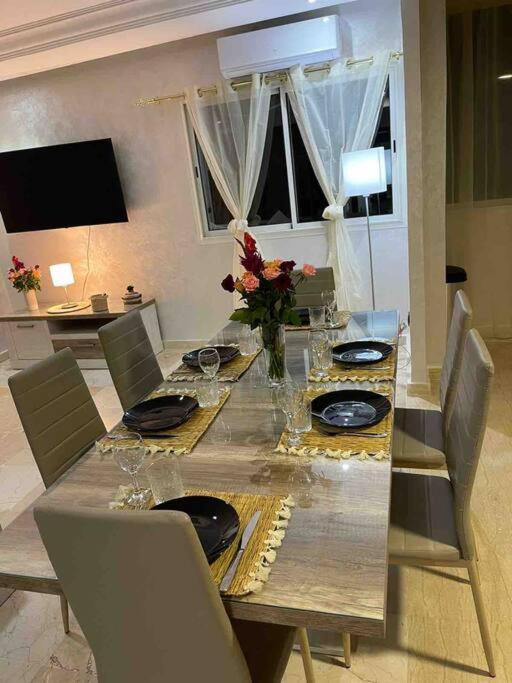 Appartement Haut Standing 3 Chambres Avec Terasse Quartier Gueliz Hivernage A Marrakech I19 マラケシュ エクステリア 写真