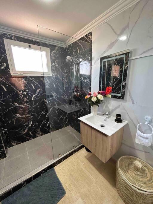 Appartement Haut Standing 3 Chambres Avec Terasse Quartier Gueliz Hivernage A Marrakech I19 マラケシュ エクステリア 写真
